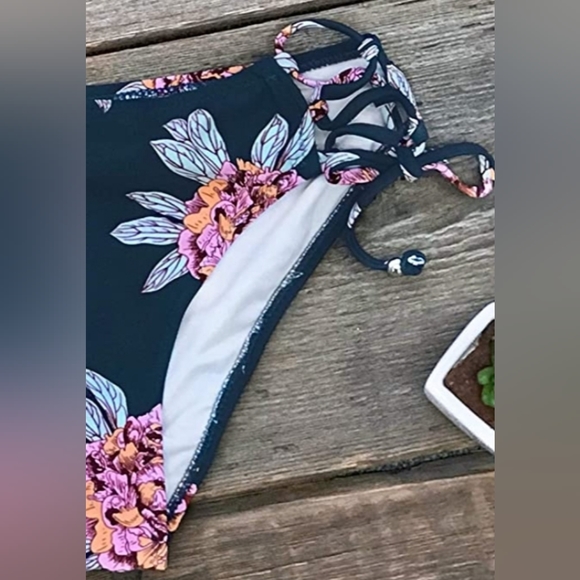 CUPSHE Women's Bikini Swimsuit - Picture 4 of 7